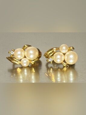 Vintage 1960s Faux Pearl Cluster Clip-On Earrings Gold Tone
